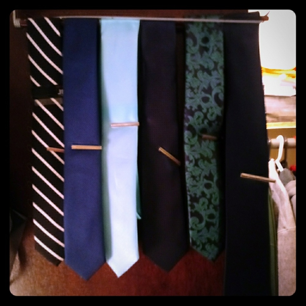 6 new ties w/clips
